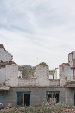 Eski tuğla çok katlı bina yok