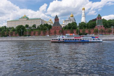 Rusya, Moskova, 8 Haziran 2017: Bentleri, Kremlin Towers Moskova'da görünümünü