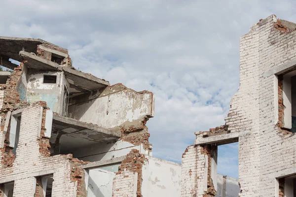 Eski tuğla çok katlı bina yok