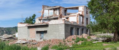 Eski tuğla çok katlı bina yok