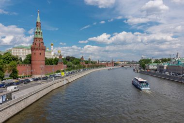 Rusya, Moskova, 8 Haziran 2017: Bentleri, Kremlin Towers Moskova'da görünümünü