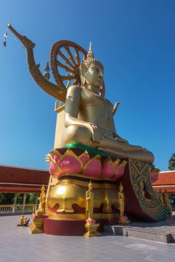 Wat Phra Yai. Wat Phra Yai İngilizce Big Buddha Tapınağı olarak bilinen, bir Budist tapınağı Ko Phan üzerinde olduğunu