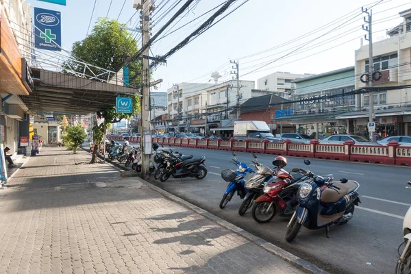 Hua Hin, Tayland, 8 Aralık 2017 - Park üzerinde pek çok motobikes.
