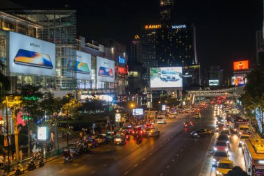 Bangkok, Tayland - 24 Aralık 2017: Rajdamri Road, Orta Dünya