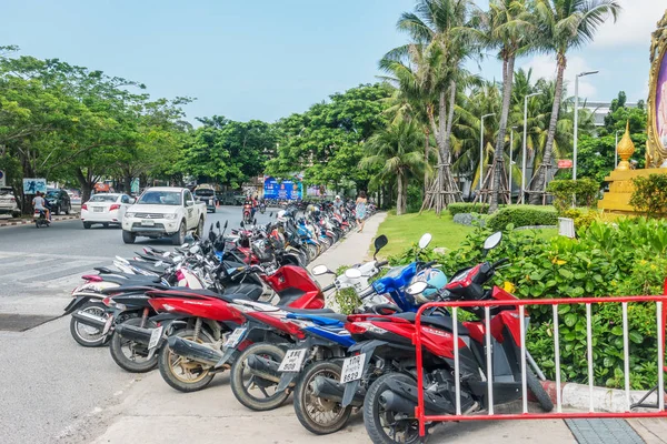 Koh Samui, Tayland - 15 Aralık 2017: Motobike Park yakınındaki Centralfestival Samui