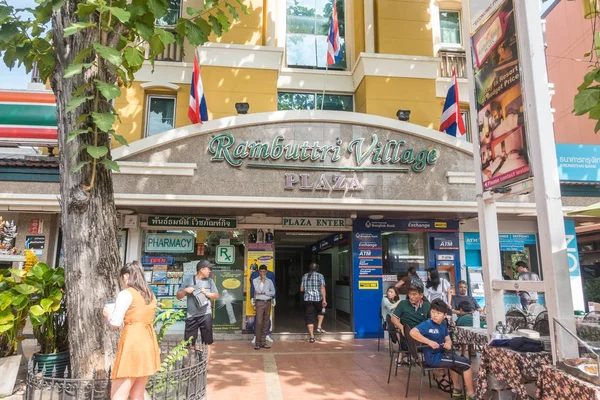 БАНГКОК, Таиланд - 22 декабря 2017 года: Rambuttri Village Inn Plaza — стоковое фото