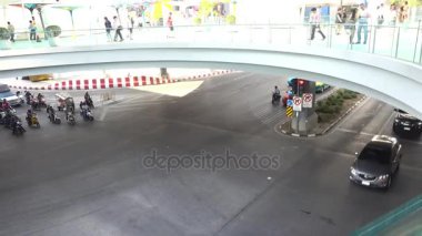 Bangkok, Tayland - 7 Aralık 2017: Mbk Shoppin Mall yakınındaki Bangkok trafik