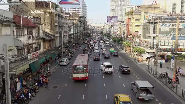 BANGKOK, TAILANDIA - 6 de diciembre de 2017: Bangkok day traffic — Vídeo de stock