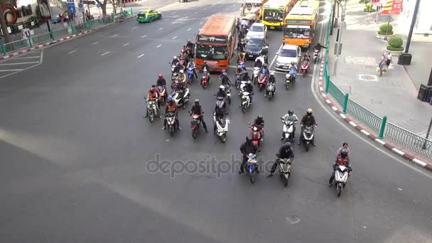 Bangkok, Thaiföld - December 6, 2017: Közúti forgalom Bangkokban — Stock videók
