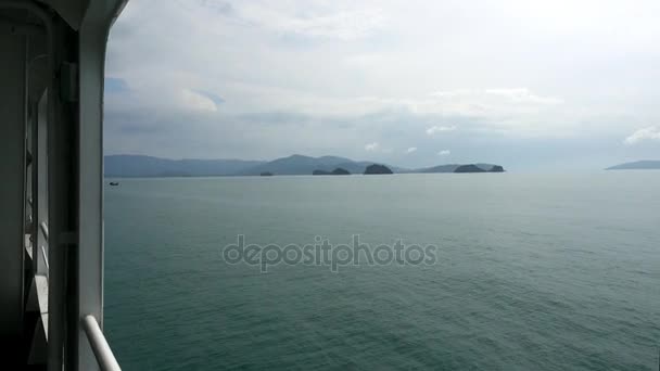 Utsikt över Siambukten från färjan på väg till ön Koh Chang. — Stockvideo