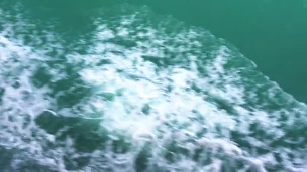 Vue sur le golfe du Siam depuis le ferry en direction de l'île de Koh Chang . — Video