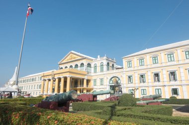 Bangkok, Tayland - 22 Aralık 2017: Savunma Bakanlığı binasına güneşli gün Bangkok, Tayland.