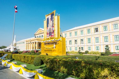 Bangkok, Tayland - 22 Aralık 2017: Savunma Bakanlığı binasına güneşli gün Bangkok, Tayland.