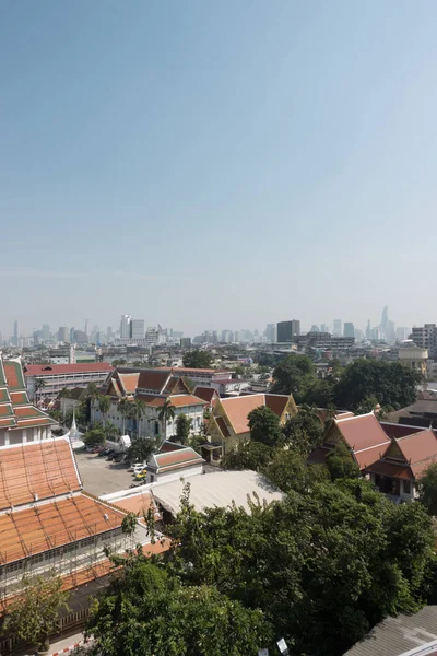 Bangkok, Tayland - 21 Aralık 2017: Bangkok, Wat Saket altın Dağı üzerinden görünümünü