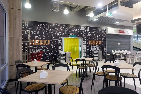 Bangkok, Tayland-Aralık 13, 2017: yemek sahası Tesco Lotus Samui modern iç.
