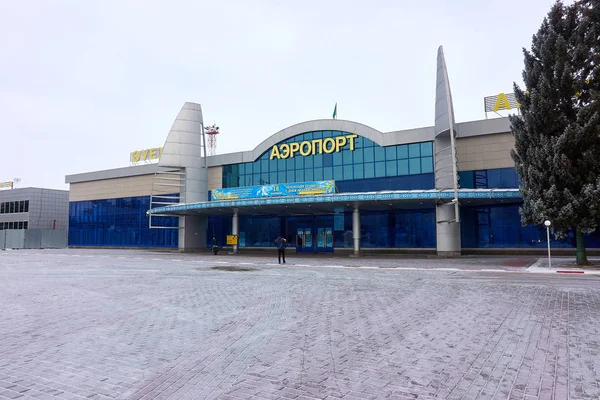 Ust-Kamenogorsk, Cazaquistão. - 4 de dezembro de 2017: Aeroporto de Ust-Kamenogorsk Imagem De Stock