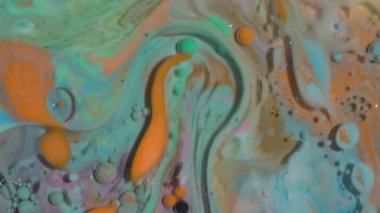 Boya ve mürekkep süt ve yağı güzel kombinasyonu.