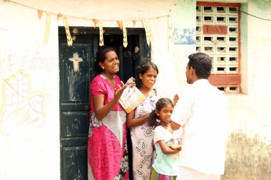 Nannilam, Hindistan - 11 Mayıs 2016: Suyachi Mla aday Piracharam, Nannilam, Tamilnadu, Hindistan.