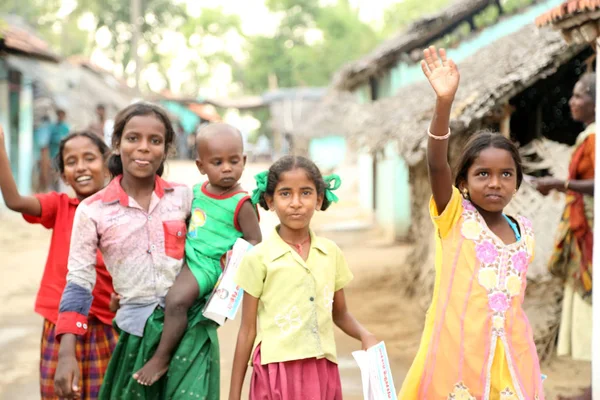 Portrait of happy kids outdoor looking at camera — Stock Photo, Image