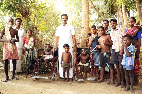 Наннилам, Индия - 20 мая 2016 года: Неопознанный образ жизни в сельской местности, ребенок-инвалид — стоковое фото