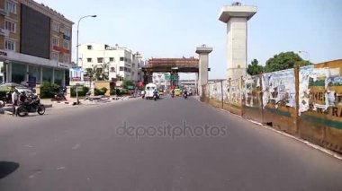 POV - Chennai, Hindistan'ın şehir merkezi ile yolculuk.