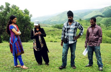 Kodaikanal, Hindistan - 30 Haziran 2015: Film ekibi çekim konum film