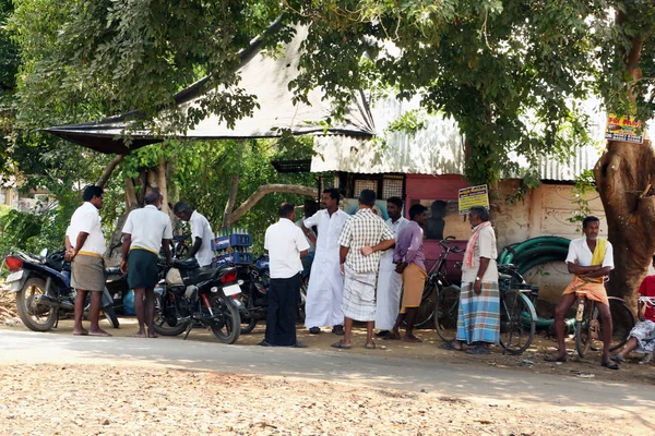 Nannilam, Hindistan - 20 Mayıs 2016: Hint köy halklar