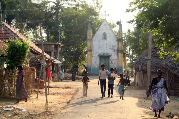 NANNILAM, INDIA - MAY 20TH, 2016: Unidentified People Lifestyle in rural village — Stock Photo, Image