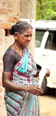 Nannilam, Hindistan - 20, 2016 olabilir: Belirsiz Hint kadın Nannilam, Hindistan'da yaşıyor.