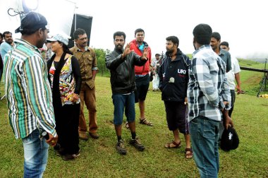 Kodaikanal, Hindistan - 30 Haziran 2015: film çekim yeri, yönetmen atış açıklamak.