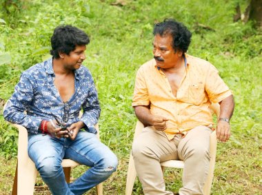 Kodaikanal, Hindistan - 29 Haziran 2015: iki kişi spot çekim discuses