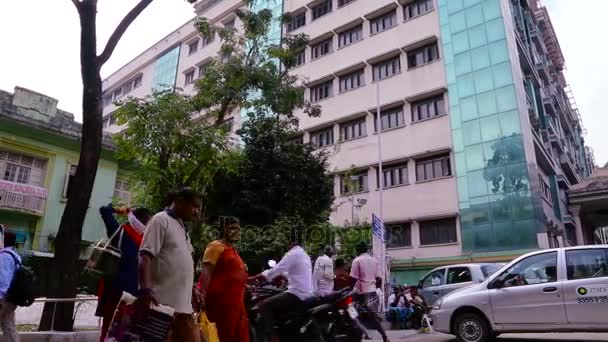 Chennai Inde Septembre 2015 Des Gens Marchent Extérieur Bâtiment Hôpital — Video