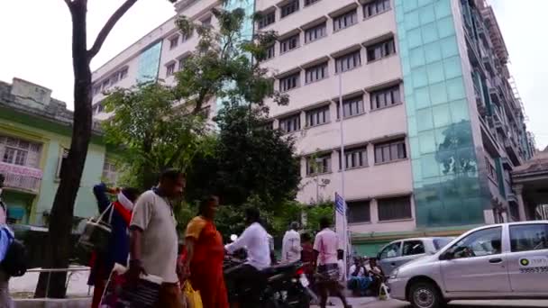 Chennai Índia Setembro 2015 Pessoas Que Caminham Fora Prédio Hospital — Vídeo de Stock