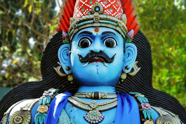 Oude Hindoeïsme god beeldhouwkunst op India. — Stockfoto