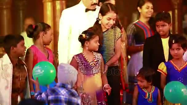 チェンナイ インド 2016 子供たちのダンス パーティー 女の子と男の子 — ストック動画