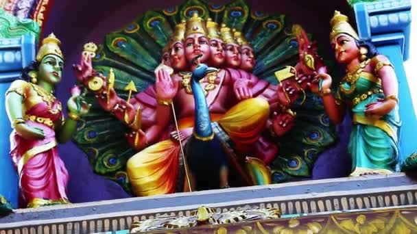 Статуя Индуистских Богов Лорда Муругана Экстерьер Традиционного Индуистского Искушения Южная — стоковое видео