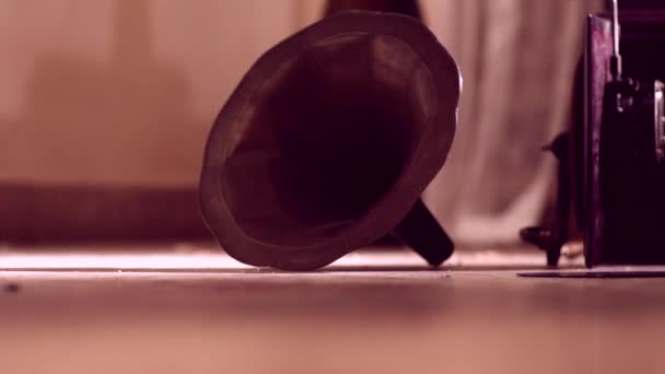 Vieux Gramophone Jouant Disque Gros Plan — Video