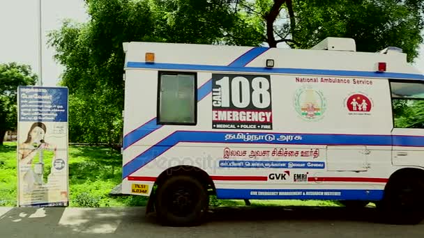 Tiruppatur India Február 2015 Mentő Jármű Parkolt Kórházban — Stock videók