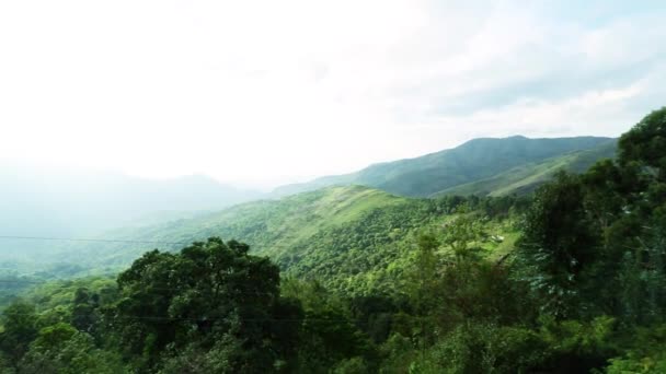 Panorámica montaña de la cima — Vídeo de stock