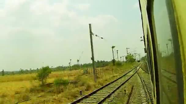 Indian Railways.view desde la ventana del tren, Vista del paisaje que pasa — Vídeos de Stock