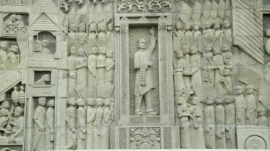 Closeup heykeller Sriperumbudur Chennai Rajiv Gandhi Memorial duvar çekme.