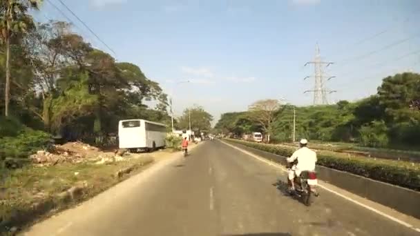 Busz vezetés a chennai, India korai nyári reggelen — Stock videók