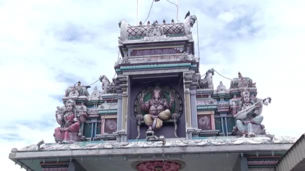 Außen traditioneller hinduistischer Tempel in Malaysia. — Stockvideo