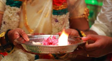 Hint geleneksel kültür renkli garland--dan Güney Hint düğün ritüelleri ile taze çiçekler