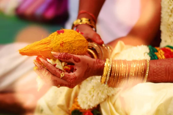 Cerimônia de casamento tradicional indiano . — Fotografia de Stock