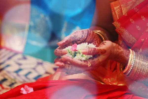 Detalhes de tradições tradicionais de cerimônia de casamento indiano e rituais com luzes . — Fotografia de Stock