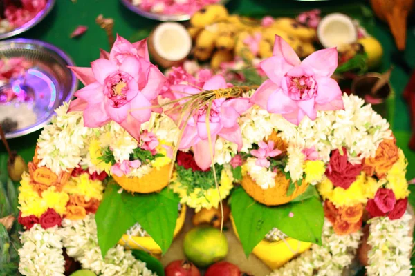 Hinduiska indiska bröllop, blommor. — Stockfoto