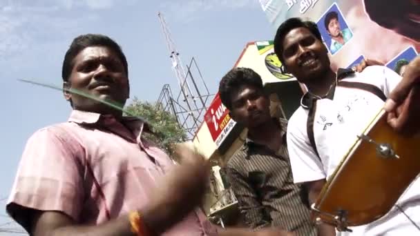 CHENNAI, INDIA - JUNE 13th, 2016:Young street performers play music and dances, First day movie release on theater at India. — Stock Video