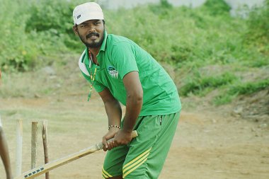 Chennai, Hindistan-Haziran 25 2016: kapatmak genç çocuklar oyun kriket