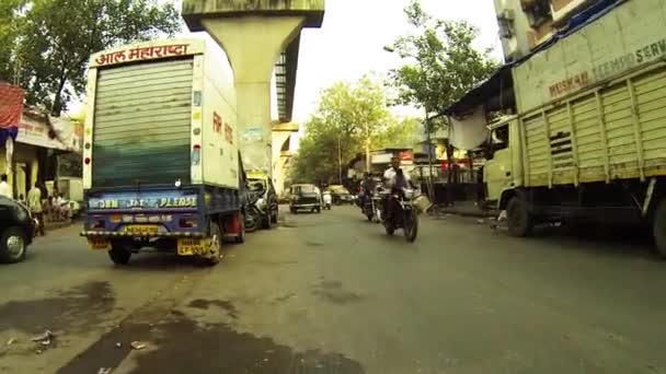 MUMBAI, INDIA - 29 de octubre de 2015: La gente en las calles de Mumbai . — Vídeos de Stock